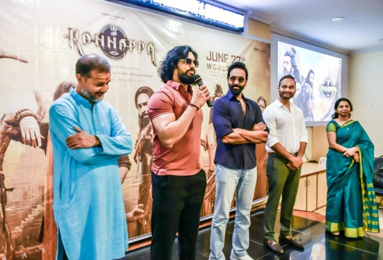 अशोका इंस्टीट्यूट में फिल्म कनप्पा के प्रमोशन के लिए छात्र छात्राओं के बीच पहुंचे कलाकार