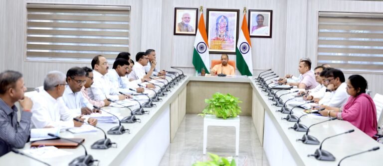 नदियों के पुनर्जीवन को जनांदोलन बनाना होगा: मुख्यमंत्री