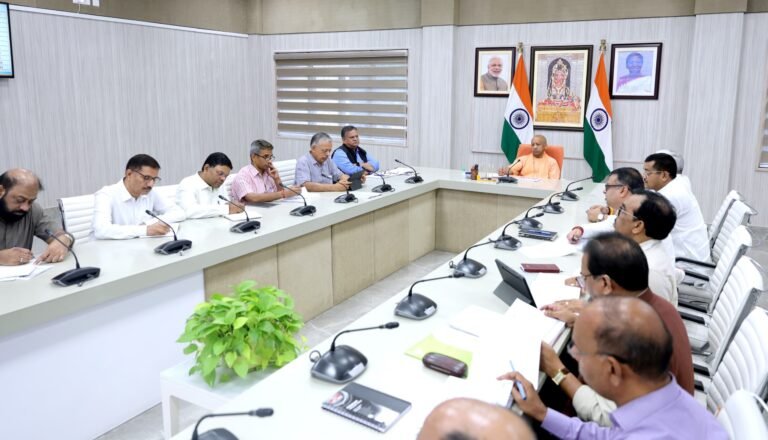 बाढ़ बचाव के सारे कार्यक्रम 15 जून तक पूर्ण कराएं: मुख्यमंत्री योगी आदित्यनाथ