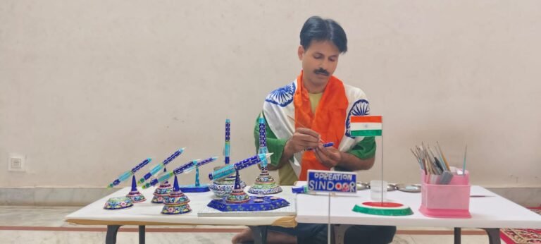 गुलाबी मीनाकारी की शिल्पकारी, ‘ब्रह्मोस मिसाइल’ से बढ़ा रहे देशभक्ति