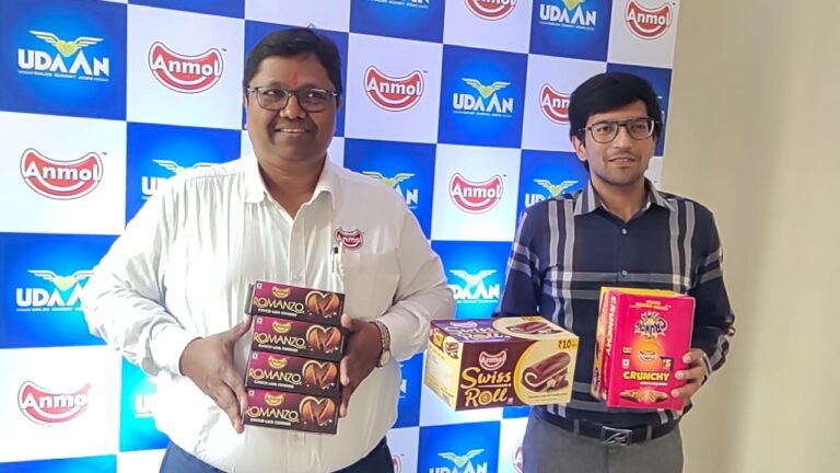 अनमोल इंडस्ट्रीज ने वाराणसी डिस्ट्रीब्यूटर मीट में किया नए उत्पादों का अनावरण