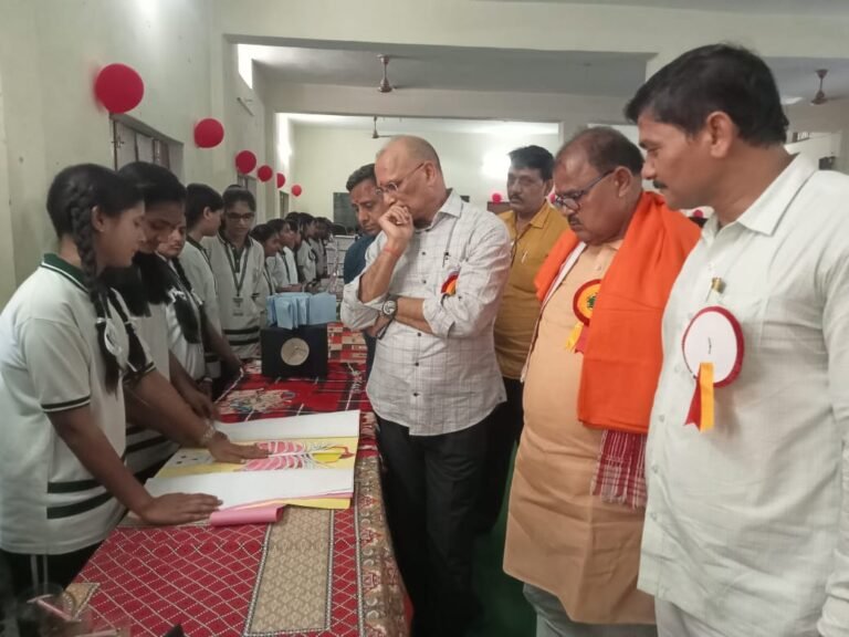 *स्वामी श्रद्धानंद सरस्वती इंटरमीडिएट कॉलेज में समर कैंप के समापन पर छात्रों ने लगाया विज्ञान प्रदर्शनी*