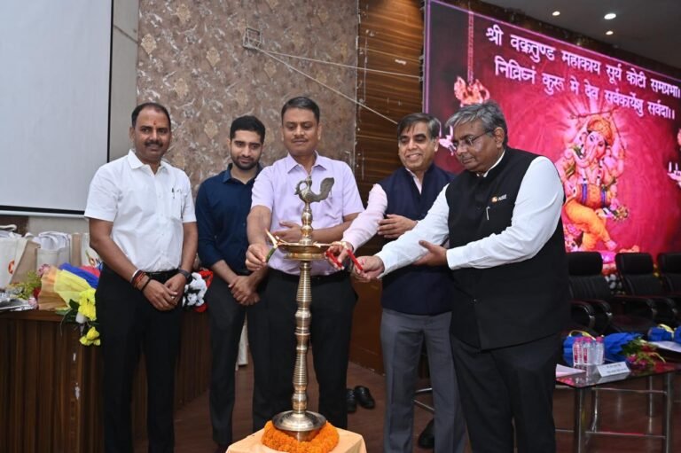 *वाराणसी में एनएसई और वाराणसी जिला प्रशासन द्वारा निवेशकों की समझ बढ़ाने हेतु विशेष सेमिनार और वर्कशॉप का आयोजन संपन्न*