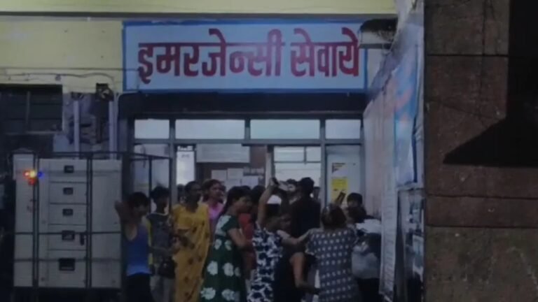 जौनपुर जिला अस्पताल में नग्न किन्नरों ने डाक्टर और कर्मचारियों को दौड़ा-दौड़ाकर पीटा