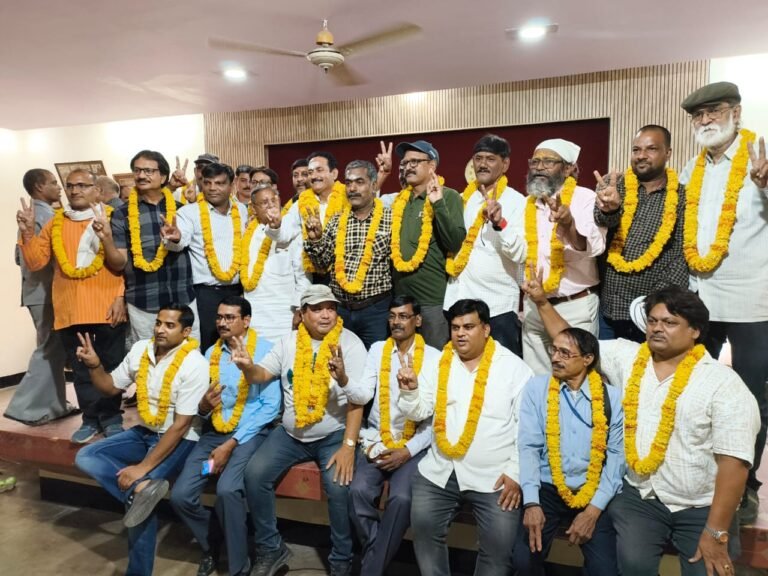 काशी  पत्रकार संघ  और वाराणसी प्रेस क्लब का आया चुनाव परिणाम , संघ में अरुण अध्यक्ष, जितेन्द्र महामंत्री, जयप्रकाश कोषाध्यक्ष बने