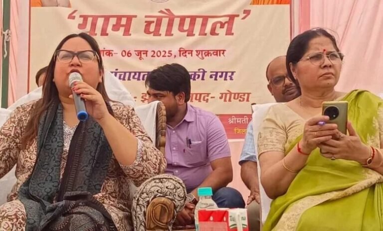 गांव में लग रही चौपाल, मौके पर हो रहा समस्याओं का समाधान