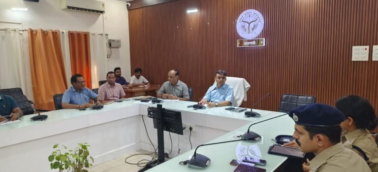 अवैध खनन ना होने पाए और पुलिस टीम के साथ गठित होकर चेकिंग अभियान चलाएं: जिलाधिकारी