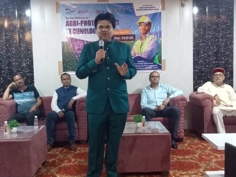 किसानों को अपने खेतो में सौर ऊर्जा लगाने हेतु दिया गया प्रशिक्षण