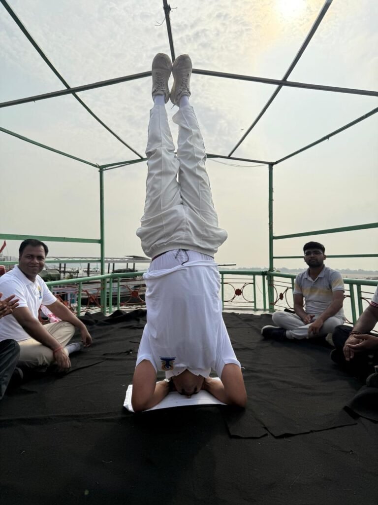 गंगा की लहरों पर योग का असर दस गुना ज्यादा: कर्नल विनोद