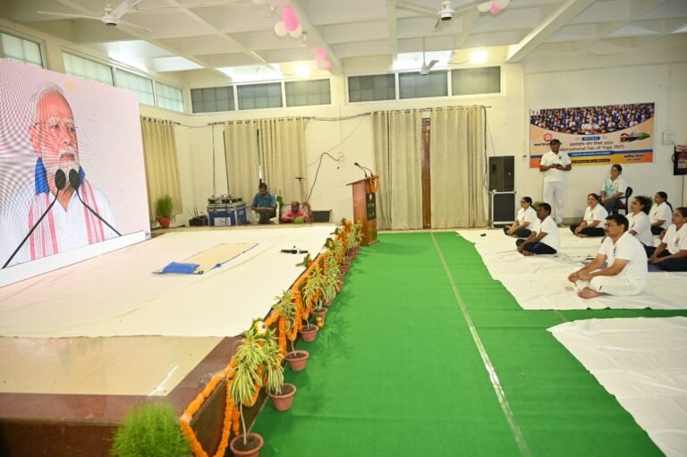 अंतर्राष्ट्रीय योग दिवस 2025 : “योगाभ्यास से गूंजा परिसर, योगमय हुआ बरेका”