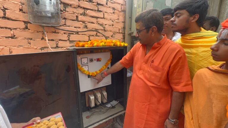 पूर्व मंत्री एवं विधायक नीलकंठ तिवारी ने मिनी नलकूप का किया लोकार्पण