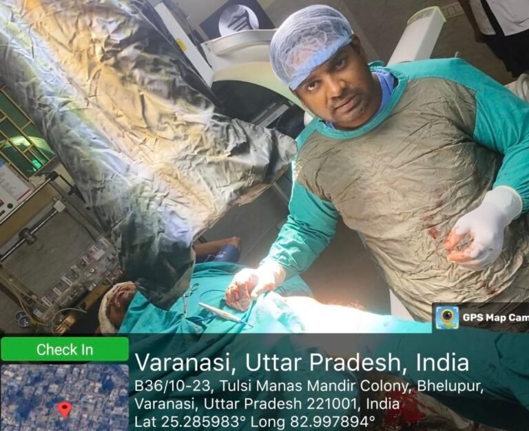 सीएचसी दुर्गाकुंड पर एक्सीडेंट करके आये मरीजों का किया गया आपरेशन