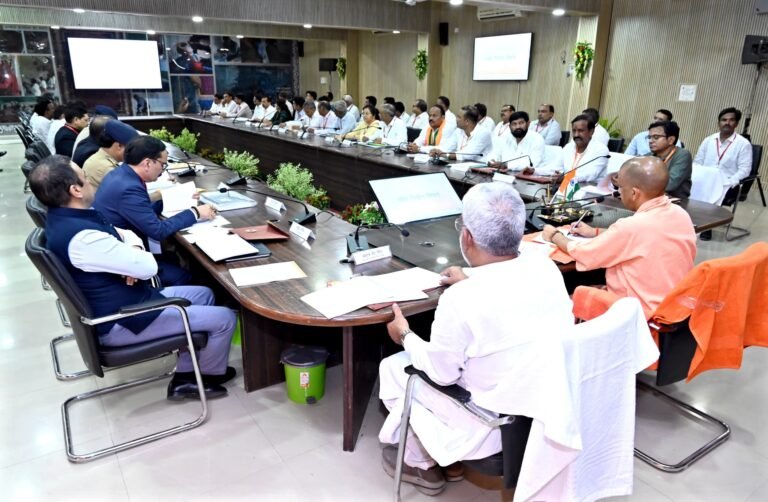 सीएम योगी ने नवंबर तक भदोही को टीबी मुक्त करने के लिए किया प्रेरित