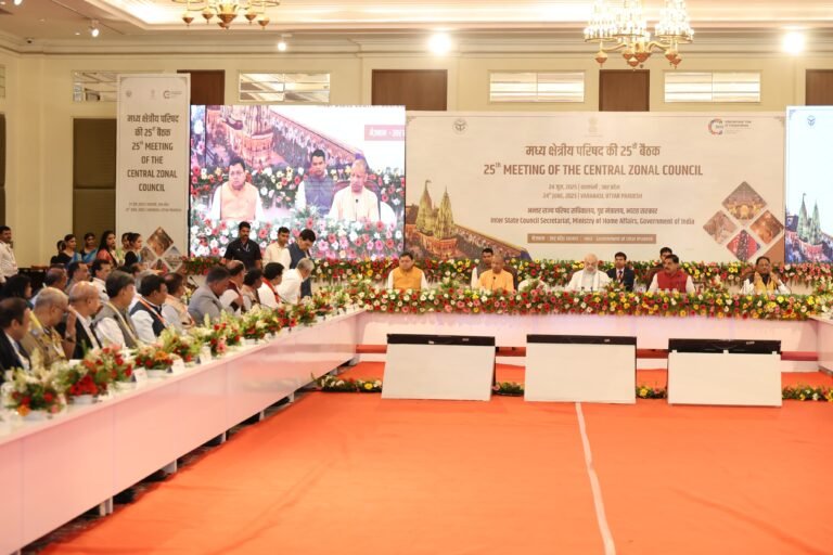 केन्द्रीय गृह एवं सहकारिता मंत्री श्री अमित शाह ने आज उत्तर प्रदेश के वाराणसी में मध्य क्षेत्रीय परिषद की 25वीं बैठक की अध्यक्षता की