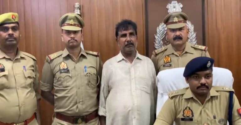वाराणसी पुलिस को सोमवार को मिली भारी सफलता  27  साल से  फरार 50  हजार इनामिया बदमाश चढ़ा पुलिस के हत्थे
