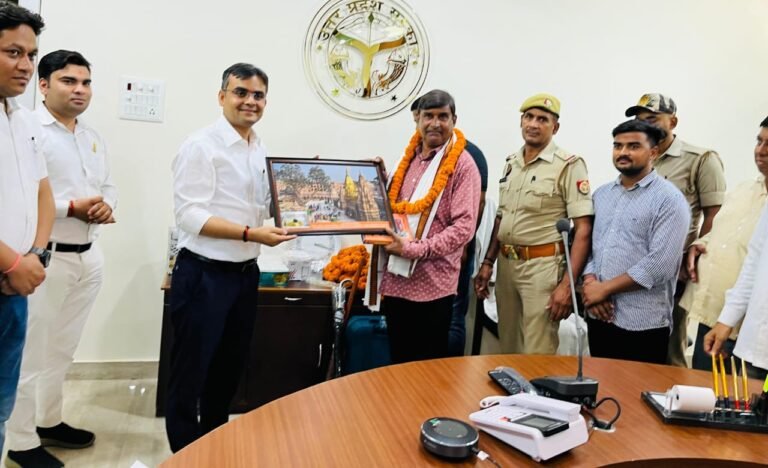 सेवानिवृत्त वाहन चालक को दी गई भावभीनी विदाई