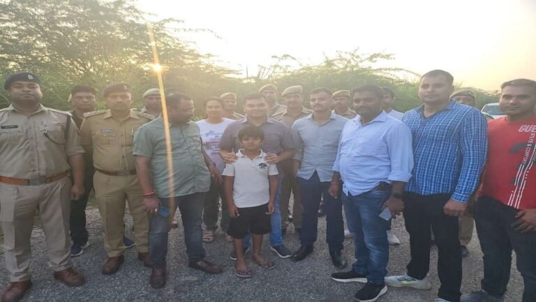 ब्रेकिंग प्रतापगढ़ नवाबगंज पुलिस और स्वाट/सर्विलांस टीम को मिली बड़ी सफलता महज़ 6 घंटे में 10 वर्षीय अपह्रत बालक को सकुशल किया बरामद।