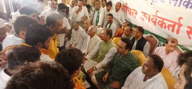 BHU  के छात्रों सेमिले केंद्रीय मंत्री जयंत  चौधरी ,  छात्रों को दिया आश्वासन जल्द होगा BHU  में सुधार 