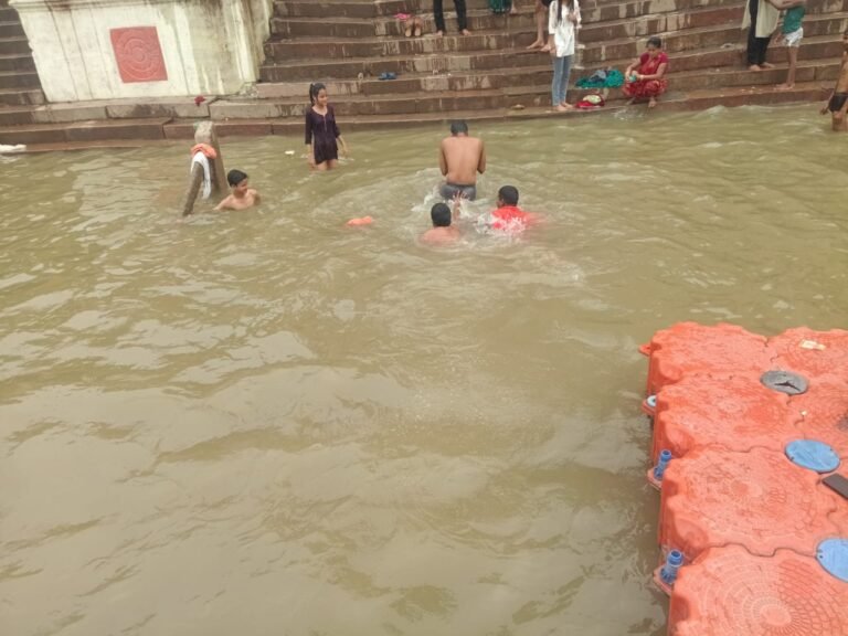 *एनडीआरएफ की मुस्तैदी से बची एक और जान: गंगा में डूब रहे युवक को सुरक्षित बाहर निकाला*
