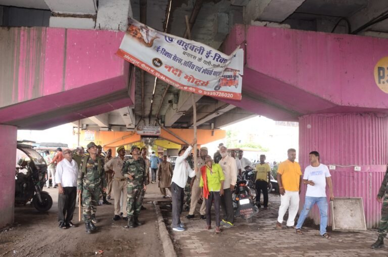 नाईट मार्केट के 25 दुकानों को कराया खाली