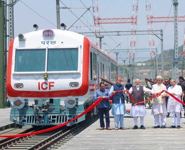 ऐतिहासिक उपलब्धि:  कश्मीर घाटी में पहली मालगाड़ी सीमेंट लेकर  अनंतनाग गुड्स शेड पहुँची
