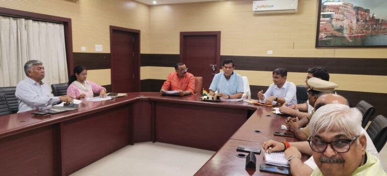 नगर विकास मंत्री ने बाढ़ के सम्बन्ध में की समीक्षा बैठक  युद्धस्तर पर कार्यवाही के दिये निर्देश