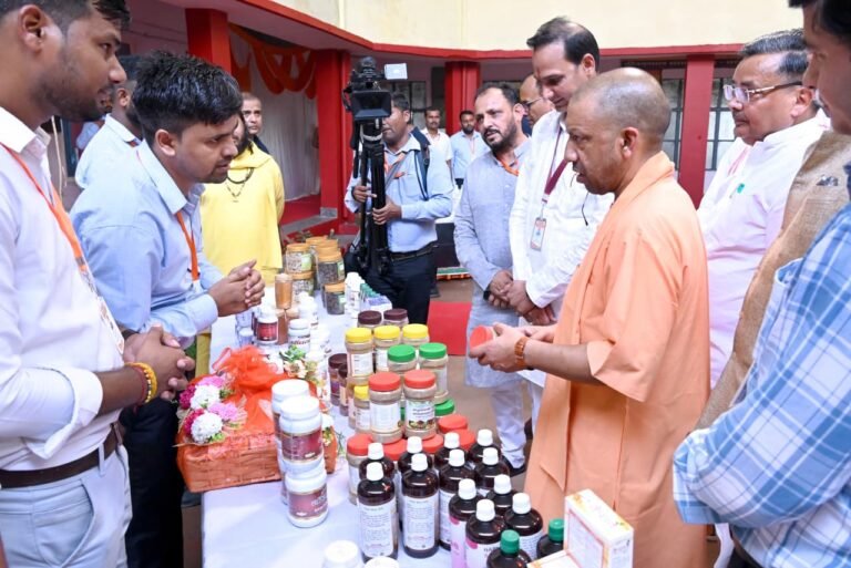 टेक्नोलॉजी रोजगार छीनती नहीं, बल्कि नए अवसर पैदा करती है : योगी आदित्यनाथ