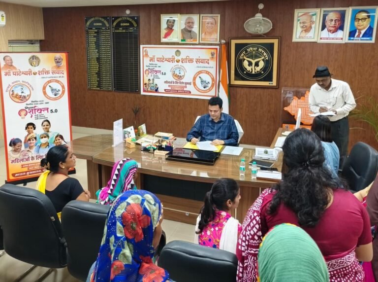 “मां पाटेश्वरी शक्ति संवाद” के पहले दिन 45 से अधिक महिलाओं ने साझा की समस्याएं, त्वरित निस्तारण के निर्देश से खिले चेहरे
