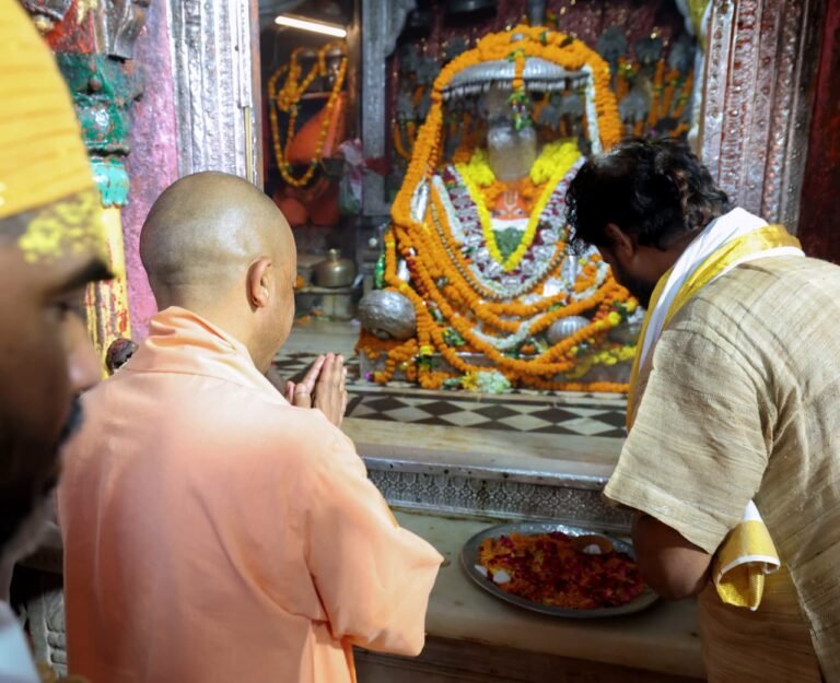 हनुमानगढ़ी में सीएम योगी ने टेका मत्था, श्रीरामलला के दरबार में की आरती