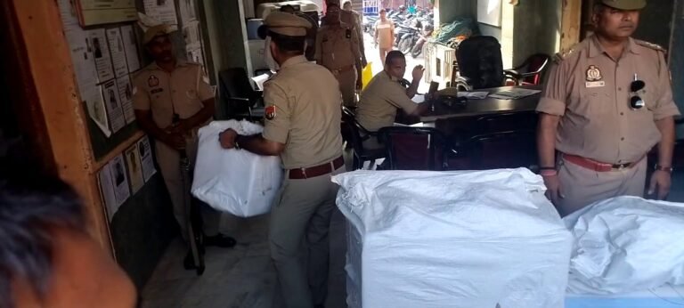 दीपावली के पहले चौक पुलिस को मिली बड़ी  सफलता  लाखो का अवैध पटाखा   बरामद कर ३ के खिलाफ दर्ज किया मुकदमा