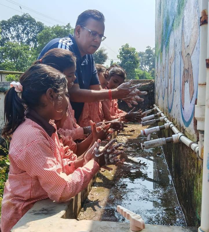 ग्लोबल हैंडवॉशिंग डे (हाथ धुलाई दिवस) के अवसर पर निर्मला शंकर फाउंडेशन द्वारा प्राथमिक विद्यालय बसौली में एक विशेष जागरूकता कार्यक्रम का आयोजन किया