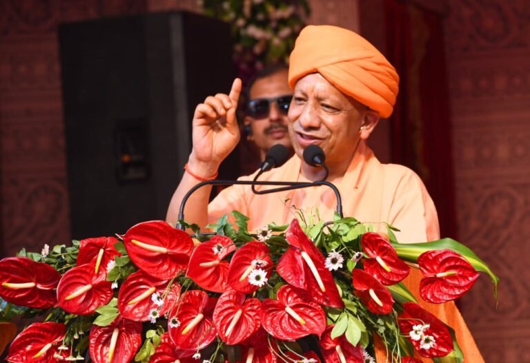 संतों ने कहा- योगी ने विक्रमादित्य की परंपरा को किया पुनर्जीवित, त्रेता युग फिर लौटा
