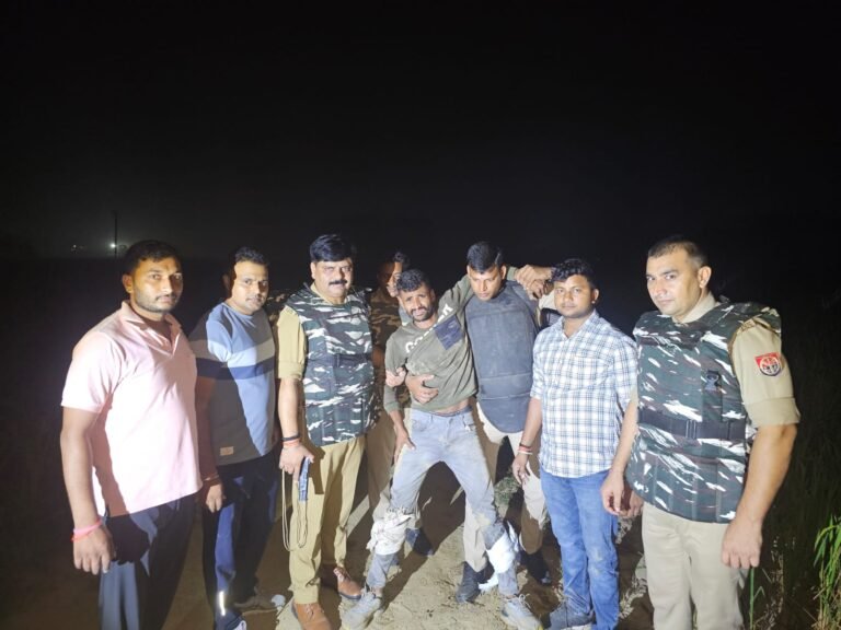 बलिया = 50.000 रुपए का इनामिया बदमाश और पुलिस के बीच हुई मुठभेड़।