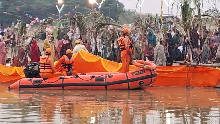 लोक आस्था के पावन पर्व छठ को सुरक्षित और सफल बनाने के लिए घाटों पर तैनात एनडीआरएफ