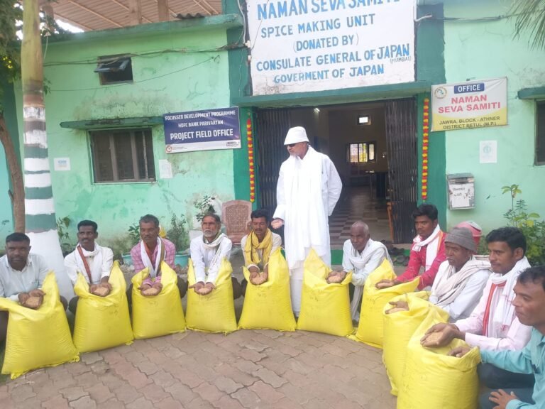 गतिशील किसान ने अभियान के तहत किसानों को उन्नतशील गेहूं का बीज किया निशुल्क वितरण