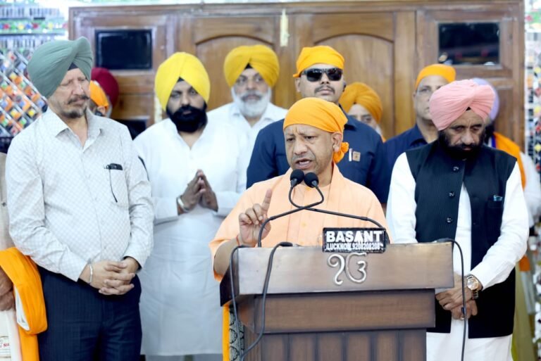 –गुरु परंपरा ने भारत को दिया त्याग और बलिदान का संदेश- सीएम योगी