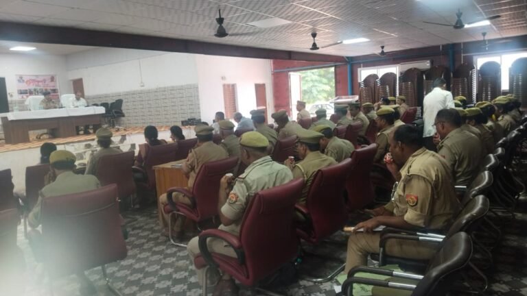 अपर पुलिस अधीक्षक ऑपरेशन की अध्यक्षता में पुलिस लाइन चुर्क सभागार कक्ष में की गयी एसजेपीयू एवं एएचटीयू की मासिक समीक्षा एवं समन्वय बैठक -बालको के विरुद्ध हो रहे अपराध के रोकथाम के संबंध मे बनायी गई कार्ययोजना-_