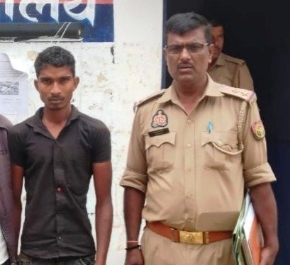 अपराध पर पुलिस का प्रहार — चोरी करते हुए रंगे हाथ पकड़ा गया अभियुक्त गिरफ्तार