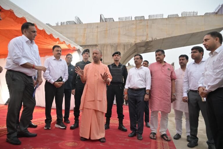 सिक्स लेन फ्लाईओवर निर्माण की प्रगति अपेक्षित न होने पर सीएम योगी ने लगाई फटकार