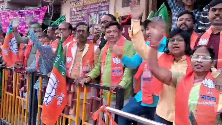 काशी की धरती पर प्रधानमंत्री का हुआ भव्य स्वागत