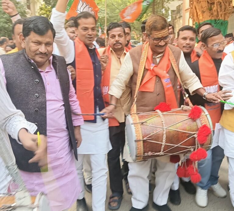 बिहार में भाजपा के प्रचंड जीत होने पर एमएलसी/भाजपा जिलाध्यक्ष ने मनाया जीत का जश्न,निकाला विजय जुलूस