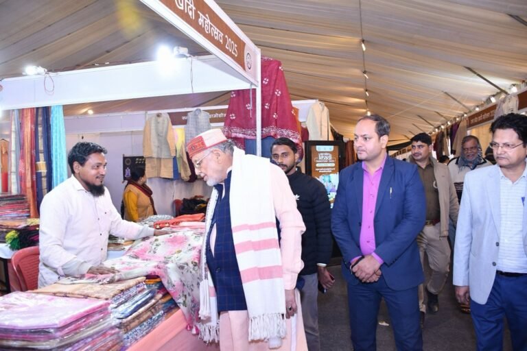खादी महोत्सव में 3.20 करोड़ की रिकॉर्ड बिक्री, पिछले वर्ष से 42% की वृद्धि