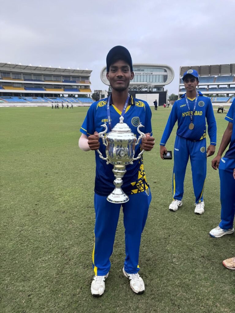 वाराणसी मुंशी प्रेमचंद्र जी के गांव का लाल का चयन हैदराबाद क्रिकेट के अंडर-19 के टीम में