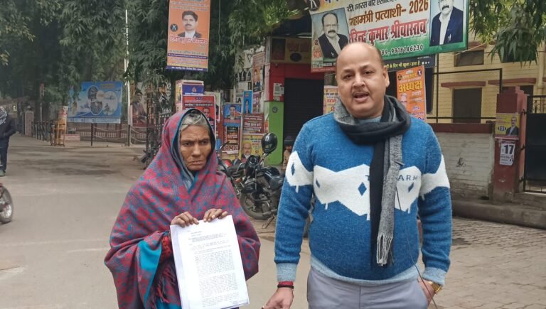 मालती देवी की जमीन पर दबंग कर रहे हैं कब्जा ।