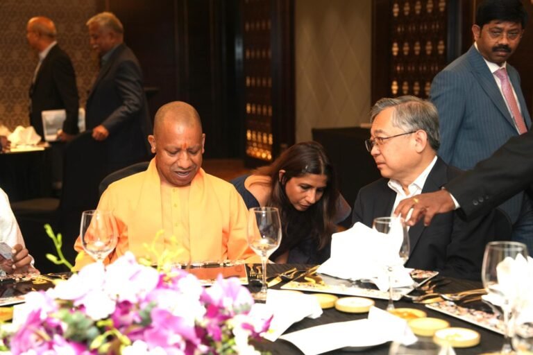 सीएम के सिंगापुर दौरे का दूसरा दिन  भी हुए कई समझौता