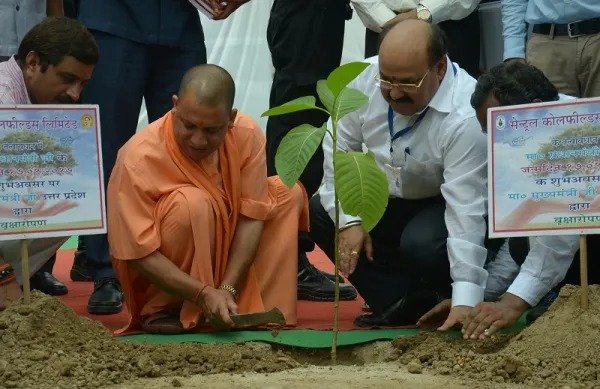 सीएम की मौजूदगी में काशी रचेगी कीर्तिमान, 60 घाटों के स्वरूप में सजेंगे तीन लाख पौधे