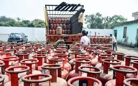 उत्तर प्रदेश में पेट्रोल-डीजल व घरेलू गैस सिलेंडर का पर्याप्त स्टॉक,  अफवाहों से बचने की अपील