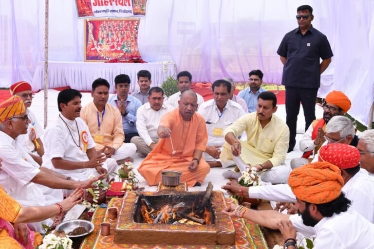 मुख्यमंत्री ने कालिका माता मंदिर में की पूजा-अर्चना