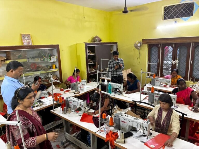 राजस्थान से आए पत्रकारों ने एनएचएआई कानपुर-लखनऊ एक्सप्रेसवे का किया अवलोकन, ‘जूट वाली दीदी’ अंजली सिंह की सफलता की कहानी भी जानी