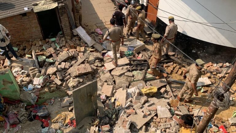वाराणसी के लहरतारा में  धमाका  पुलिस जांच में जुटी